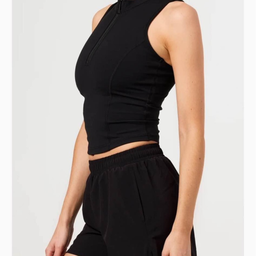 Active tank with zipper